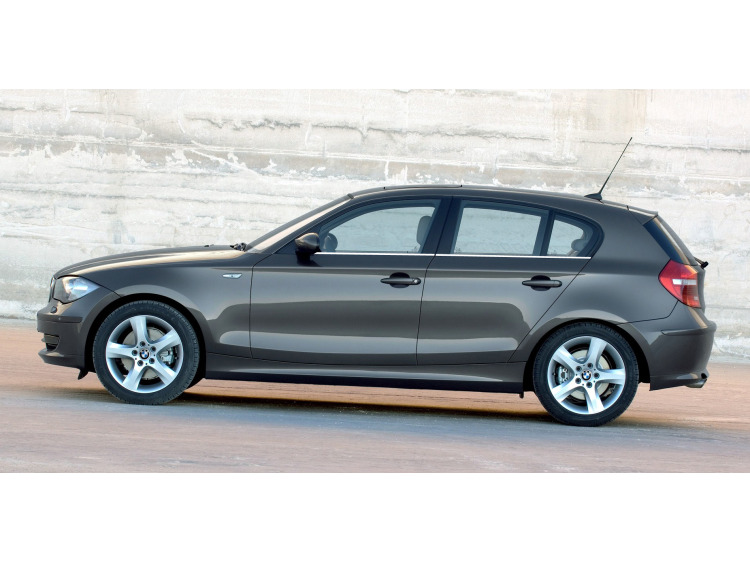 Baguette chrom&eacute;e de contour inf&eacute;rieur des vitres BMW S&eacute;rie 1 E87 LCI 07-11