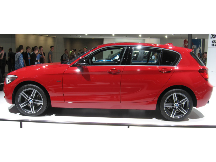 Baguette chrom&eacute;e de contour inf&eacute;rieur des vitres BMW S&eacute;rie 1 F20 11-15