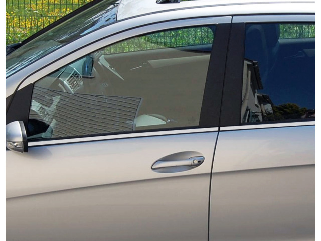 Baguette chromée de contour inférieur des vitres Mercedes Classe A W169 0408 Mercedes Classe A W169 Phase 2 0812 Mercedes Classe A W176 1218 Mercedes Classe A W177 1826