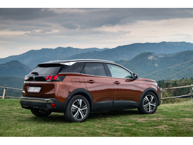 Baguette chromée de contour inférieur des vitres Peugeot 3008 II 1620