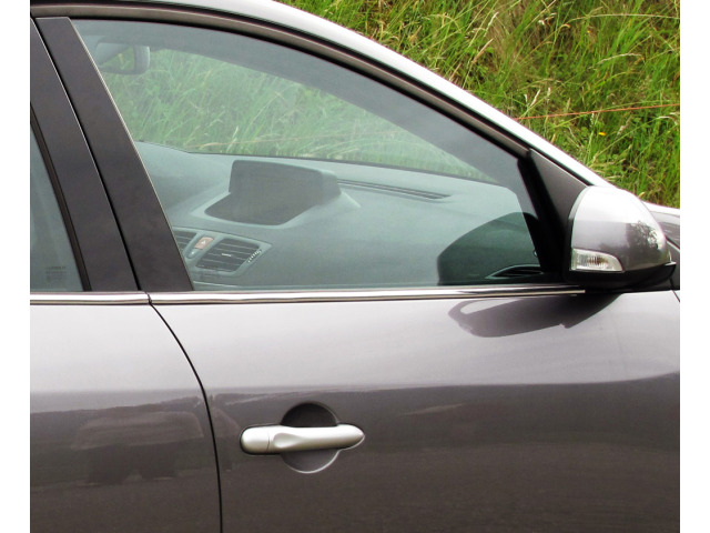 Baguette chromée de contour inférieur des vitres Renault Mégane III 0812 Mégane III phase 2 1213I