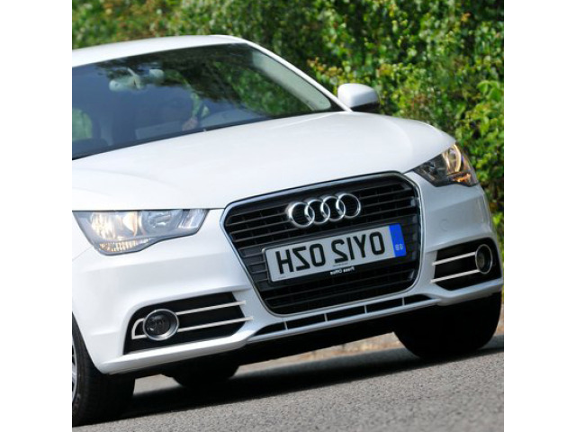 Baguette chromée pour antibrouillards compatible avec Audi A1 1018 Sportback  Audi A1 1019