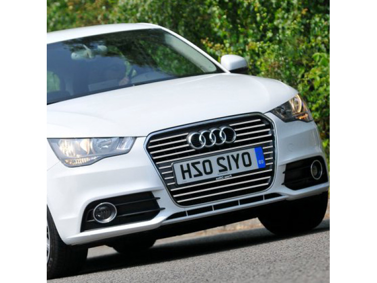 Baguette de calandre chrom&eacute;e pour Audi A1 10-18 Sportback & Audi A1 10-19