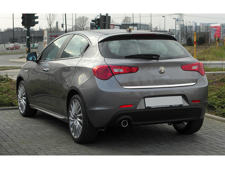 Baguette de coffre chrom&eacute;e compatible avec Alfa Romeo Giullietta