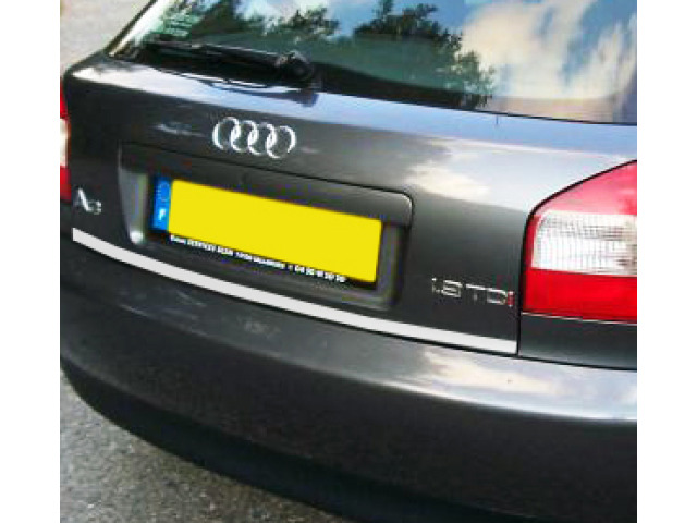 Baguette de coffre chromée compatible avec Audi A3 série 1 9600