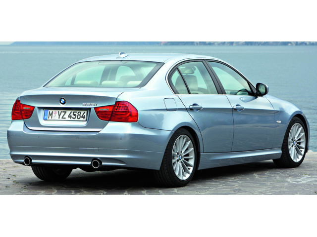 Baguette de coffre chromée compatible avec BMW M3 E90 Berline 0708 BMW M3 E90 Berline LCI 0811 BMW M3 E92 Coupé 0710 BMW M3 E92 Coupé LCI 0913 BMW M3 E93 Cabriolet 0810 BMW M3 E93 Cabriolet LCI 0913