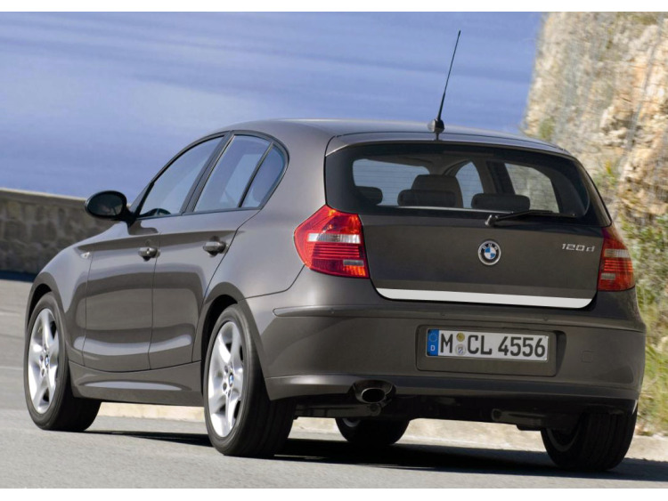 Baguette de coffre chrom&eacute;e compatible avec BMW S&eacute;rie 1 E87 LCI 07-11