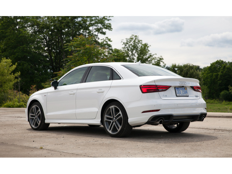 Baguette de coffre chrom&eacute;e pour Audi A3 S&eacute;rie 1 Phase 2 00-03/S&eacute;rie 3 Limousine 13-16/S&eacute;rie 3 Phase 