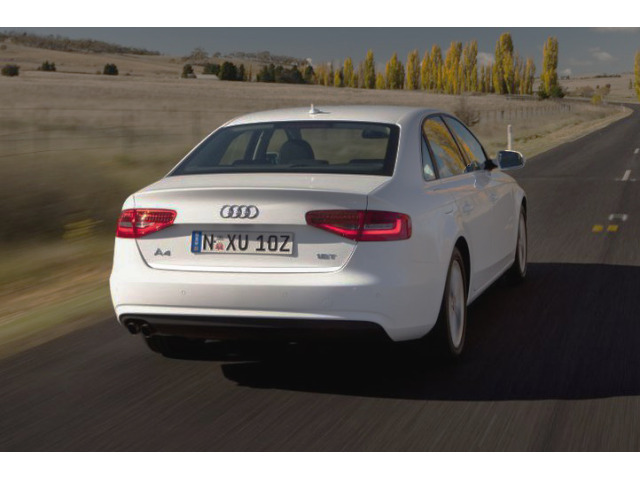 Baguette de coffre chromée pour Audi A4 série 3 phase 2 1115