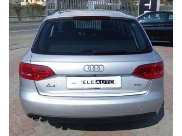 Baguette de coffre chrom&eacute;e pour Audi A4 s&eacute;rie 3 phase 2 avant 11-26