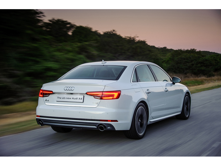 Baguette de coffre chrom&eacute;e pour Audi A4 s&eacute;rie 4 15-19