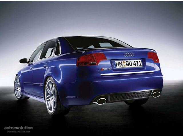 Baguette de coffre chromée pour Audi RS4 0508