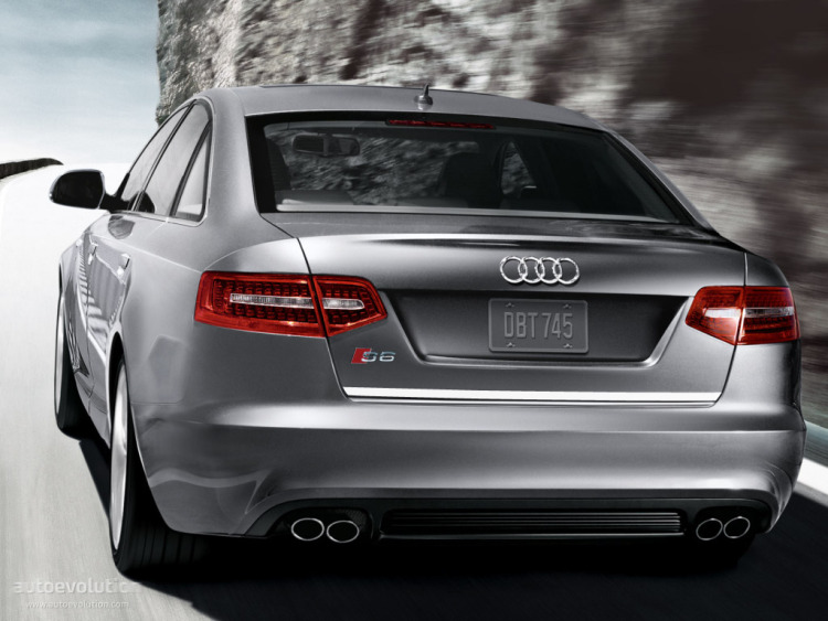 Baguette de coffre chrom&eacute;e pour Audi S6 08-26
