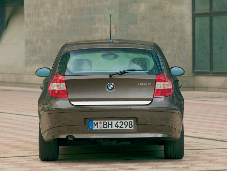 Baguette de coffre chrom&eacute;e pour BMW S&eacute;rie 1 E87 04-07