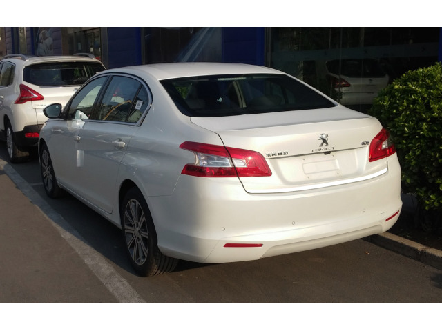 Baguette de coffre chromée pour Peugeot 408