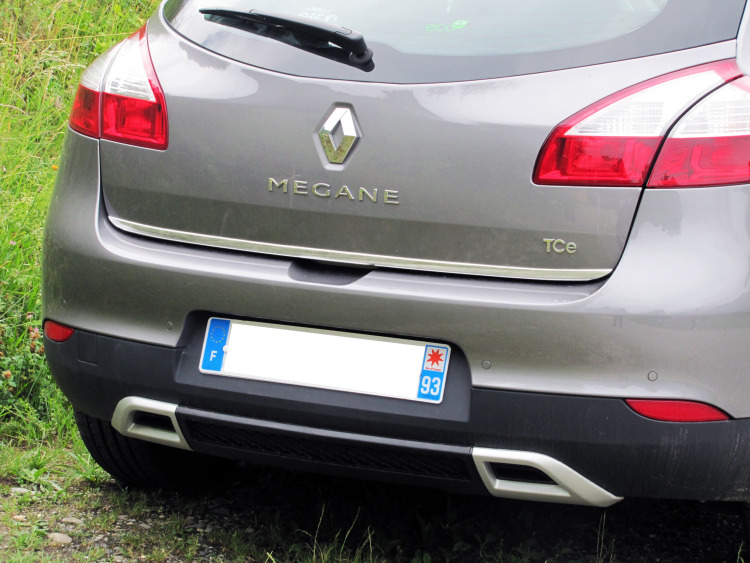 Baguette de coffre chrom&eacute;e pour Renault M&eacute;gane III 08-12 Renault M&eacute;gane III phase 2 12-13 Renault M&eacute;gane III phase 3 13-21
