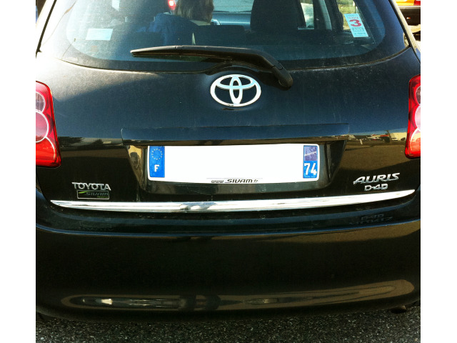 Baguette de coffre chromée pour Toyota Auris