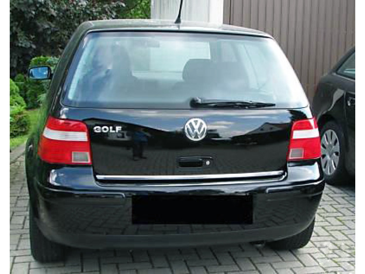 Baguette de coffre chrom&eacute;e pour VW Golf 4