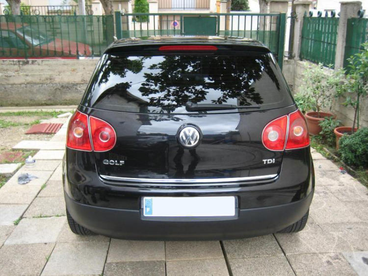 Baguette de coffre chrom&eacute;e pour VW Golf 5 VW Golf 5 GT TDI VW Golf 5 GTI VW Golf 5 R32