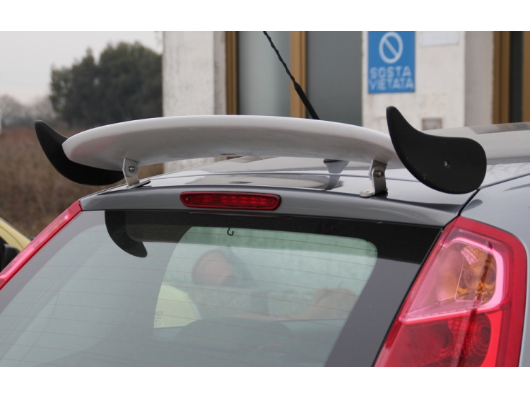 Becquet / aileron compatible avec Fiat Grande Punto 05-09 & Fiat Punto phase 1 99-03 3p v4 appr&ecirc;t&eacute;