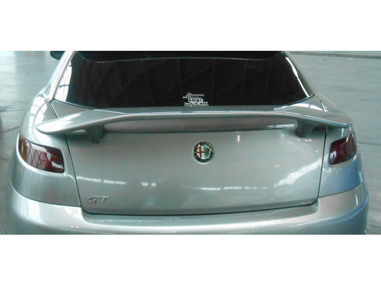 Becquet / aileron pour Alfa Romeo GT v2 appr&ecirc;t&eacute;